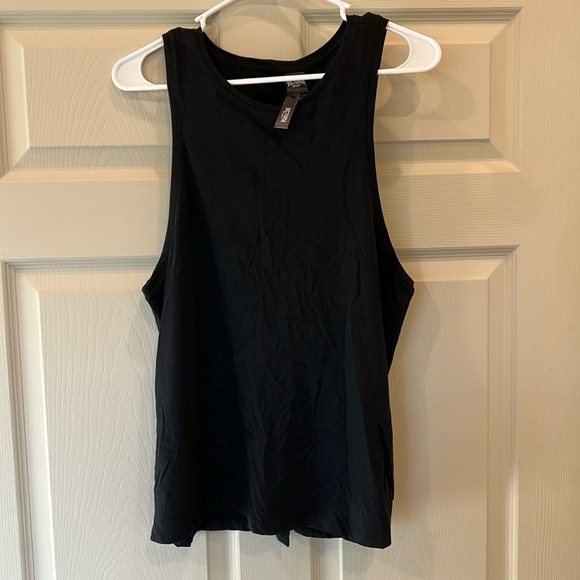 Workout tank - Picture 1 of 2